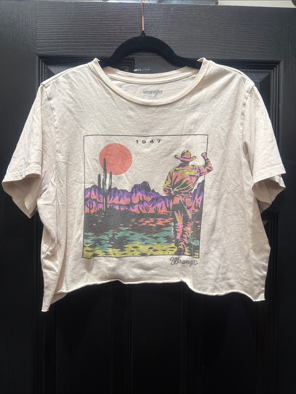 Wrangler Women's Cream Sunset Desert Graphic Crop Tee